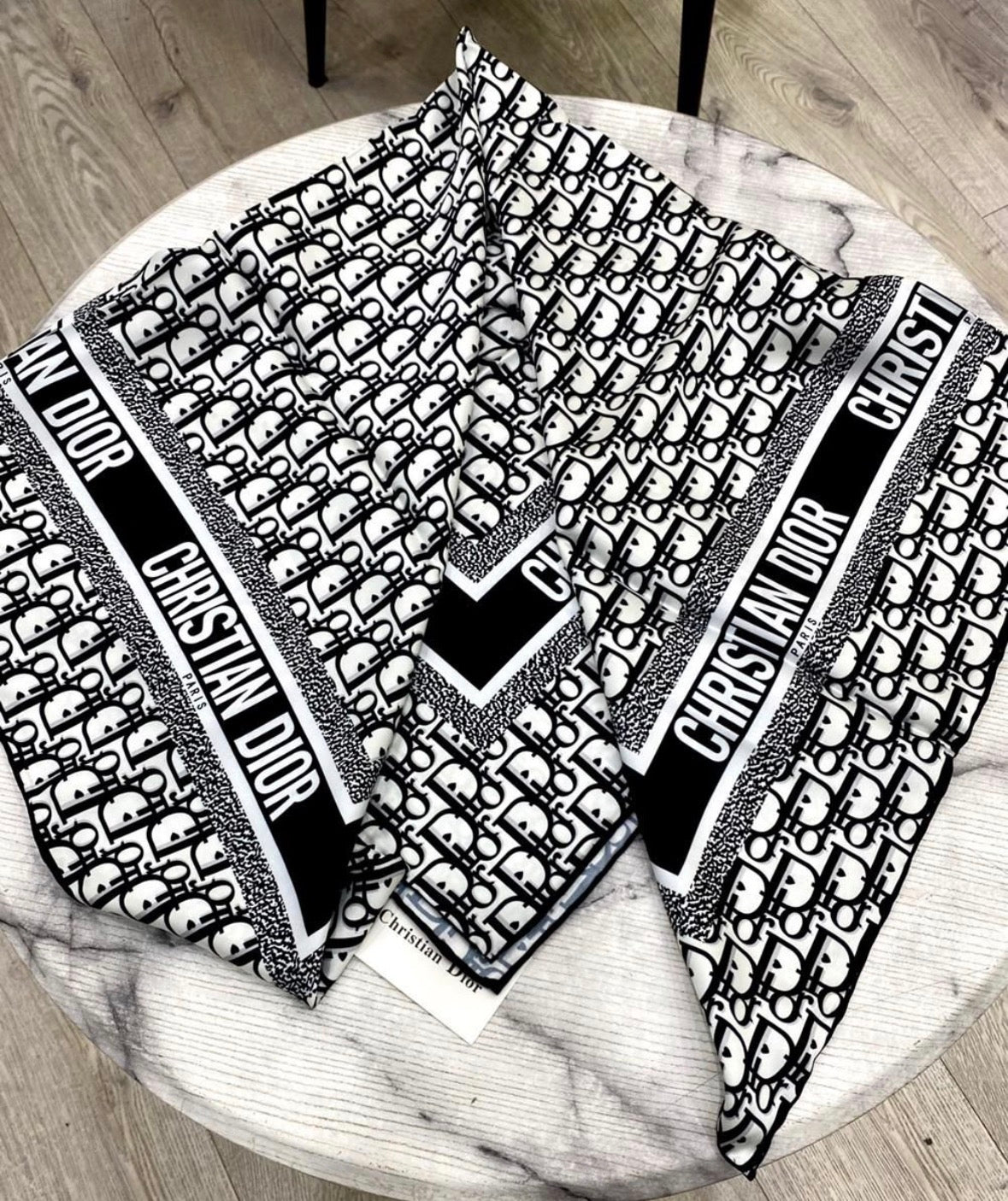 Carré de soie style D