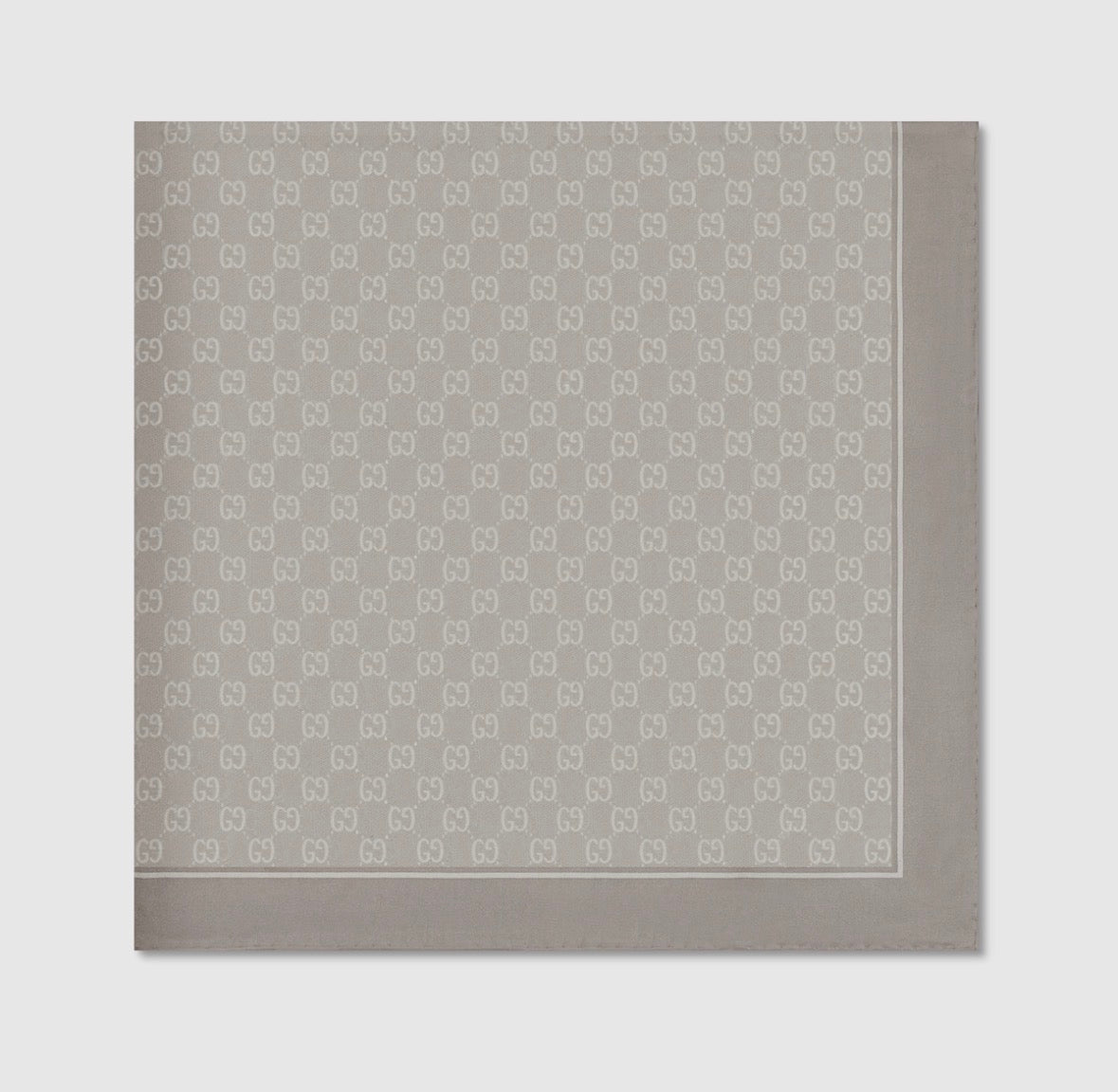 Carré de soie style GG